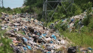 Doğu Karadeniz’de çöpler, taşkınlarla sürüklendiği denizde kirliliğe yol açıyor