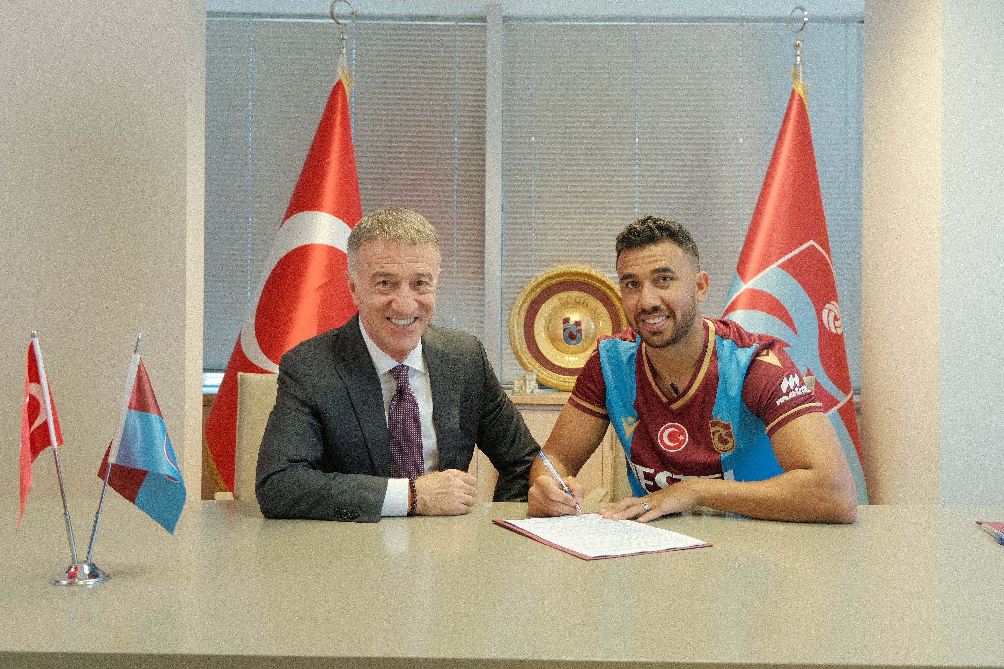 Trabzonspor Yeni transferi Trezeguet için imza töreni düzenledi 