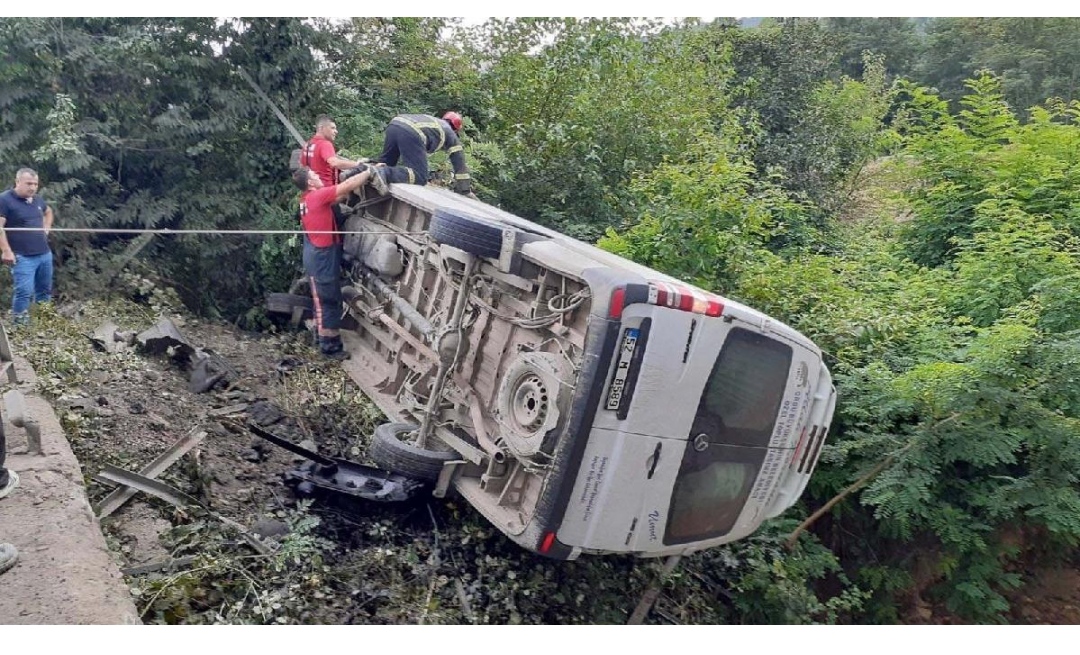 Ordu’da yolcu minibüsü köprüden uçtu: 8 yaralı