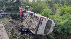 Ordu’da yolcu minibüsü köprüden uçtu: 8 yaralı