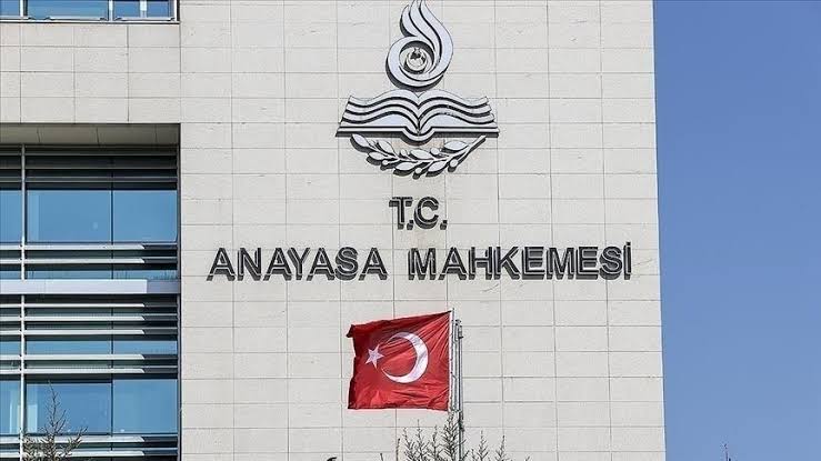 ANAYASA MAHKEMESİNİN HDP.nin ; HAZİNE YARDIMINA TEDBİR KARARI VERMESİ...