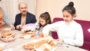 Başkan Kılıç iftarı depremzede aileyle yaptı