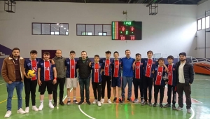 Gölköy de Okullar arası voleybol turnuvası nefes kesen maçlarla devam ediyor 