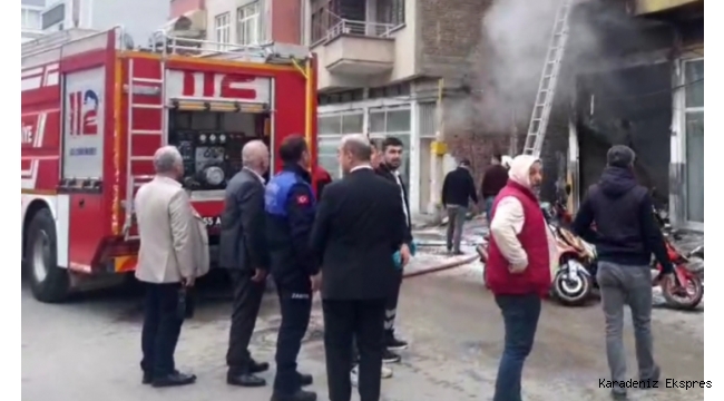 Terme’de bir motosiklet tamirhanesinde yangın çıktı.