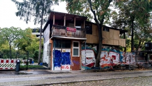 1982 de yapılmış Berlin'de bir Gecekondu hikayesi. .. 