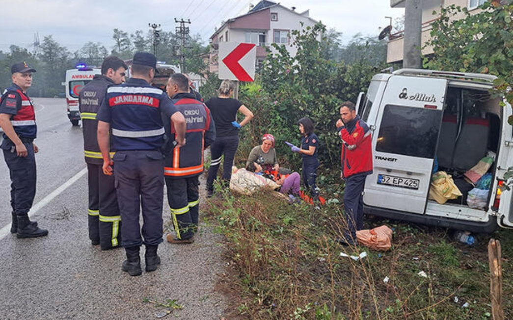 Ordu'da fındık işçilerini taşıyan minibüs kaza yaptı: 5'i çocuk 17 yaralı