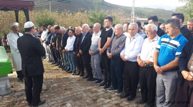 Ordu Perşembe İlçe Milli Eğitim Şube Müdürü Erdal Yazan'ın Babası Mehmet Yazan son yolculuğuna uğurlandı