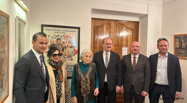 Türkiye'nin Sultan'ı Türkan Şoray, Yıllar Sonra Cengiz Aytmatov'un Memleketi Bişkek'te!
