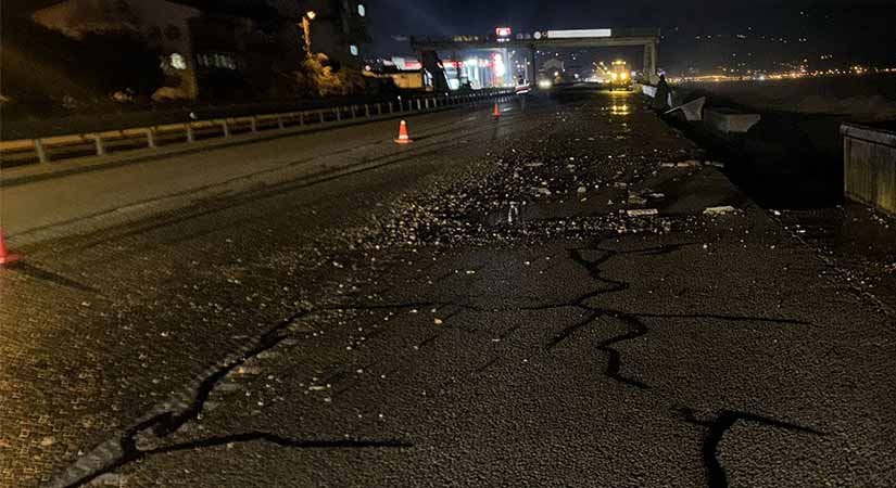 TİREBOLU'DA TAŞAN DENİZ ULAŞIMI AKSATTI