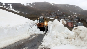 Bayburt-Trabzon arasında karla mücadele devam ediyor