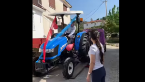 İLK KAZANDIĞI PARA İLE BABASINA TRAKTÖR ALDI.!