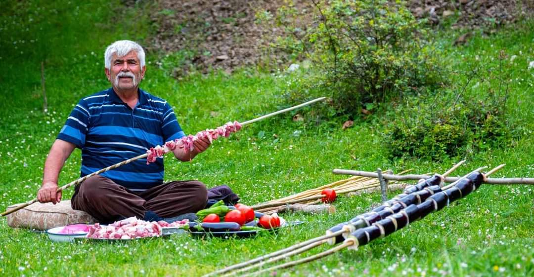 Coğrafi̇ İşaretli̇ Tokat Kebabı Almus İlçesi̇nde Farklı Lezzete Dönüşüyor
