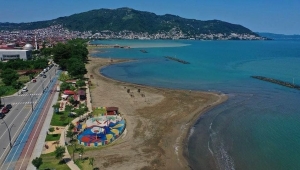 ORDU BÜYÜKŞEHİR, 5 İLÇEDE SAHİL TEMİZLİĞİ YAPTI 
