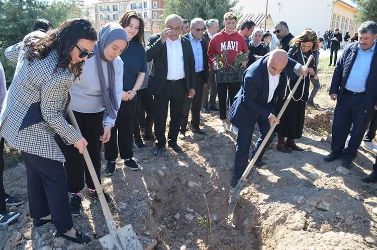ATIL OKUL BAHÇELERİ MEYVE BAHÇESİNE DÖNÜŞÜYOR