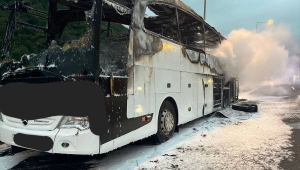 Giresun'dan İstanbul'a giden yolcu otobüsü henüz bilinmeyen nedenle yandı...