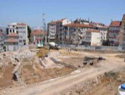 Karamürsel'de Kent Meydanı Yükseliyor