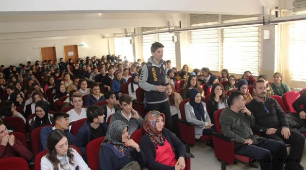 Amasya İl Emniyet Müdürlüğü Ve İl Milli Eğitim Müdürlüğü'nün “Siber Alemde Güvenlik Ve Farkındalık” Projesi İle İlgili Seminer Verdi