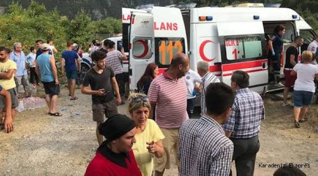 Bartın'da minibüs şarampole devrildi: 3 Ölü, 19 yaralı