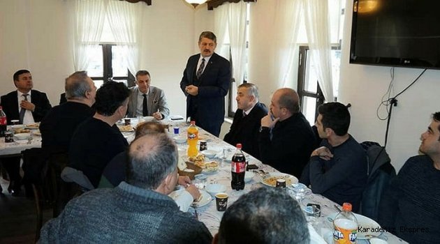 Belediye Başkanı Akın, spor kulüpleriyle bir araya geldi
