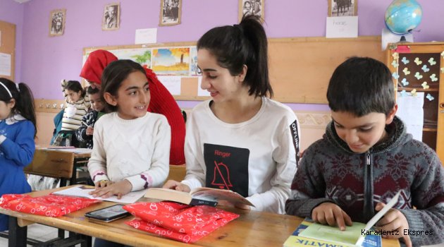  Çocuklar "okuma kardeşi" oldu