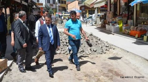 Cumhuriyet Caddesi yenileme çalışmaları sürüyor