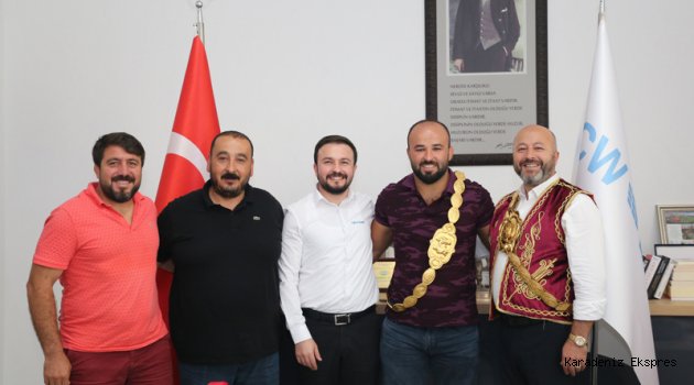 CW Enerji, başpehlivan Orhan Okulu'yu tebrik etti