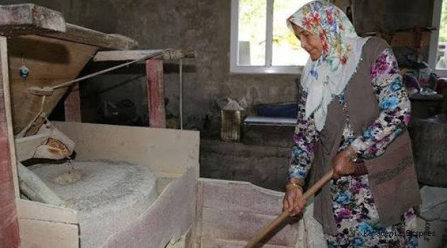 Değirmenci nine teknolojiye meydan okuyor