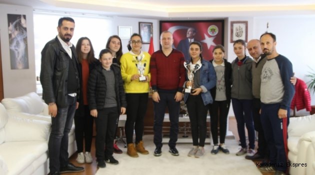 Emür, genç sporcuları konuk etti