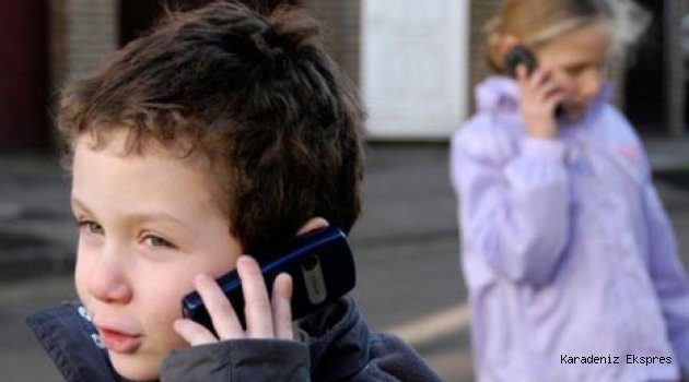 Fransa Meclisi onayladı: Üniversiteye kadar okulda cep telefonu yasak