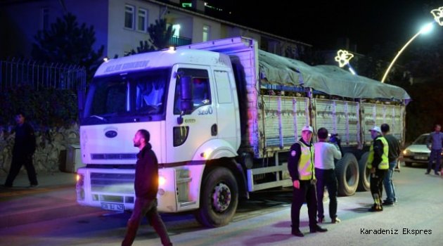 Freni arızalanan pancar yüklü kamyonu 4 kilometre sonra durdurabildi