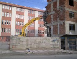 Öğretmen Lisesi'nin Bahçesi Genişliyor