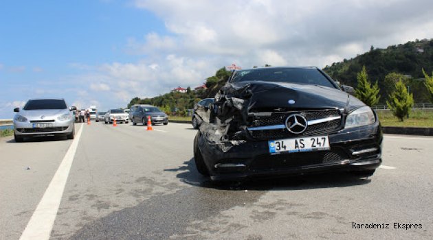 Giresun'da minibüs ile otomobil çarpıştı: 4 yaralı