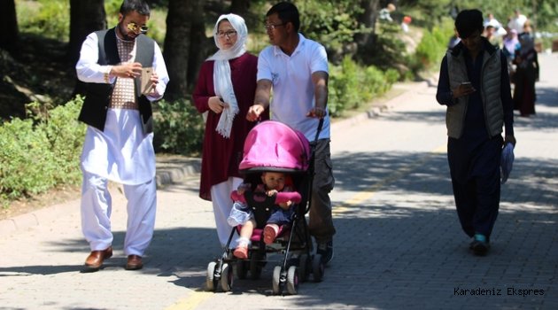 Gölcük Tabiat Parkı'nda bayram yoğunluğu