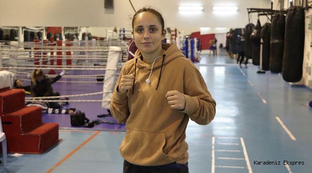 Kick boksta dünyayı deviren İrem'in gözü boksta