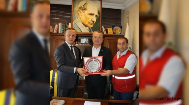 Kızılay’dan Başkan Kantarcı’ya teşekkür plaketi