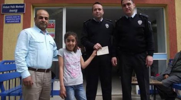 Küçük kızın örnek davranışı