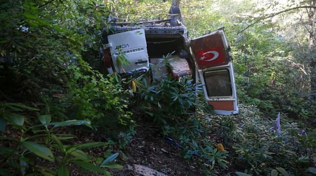 Kürtün’de minibüs uçuruma yuvarlandı: 3 ölü, 3 yaralı