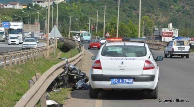 Ordu'da kazaya giden polis aracı motosikletle çarpıştı