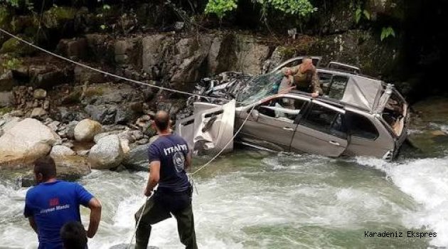 Otomobil Fırtına Deresi'ne devrildi: 1 ölü, 1 yaralı
