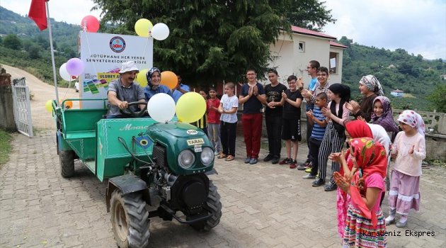 'Pat pat' ile köylerdeki çocuklara kitap taşıyorlar