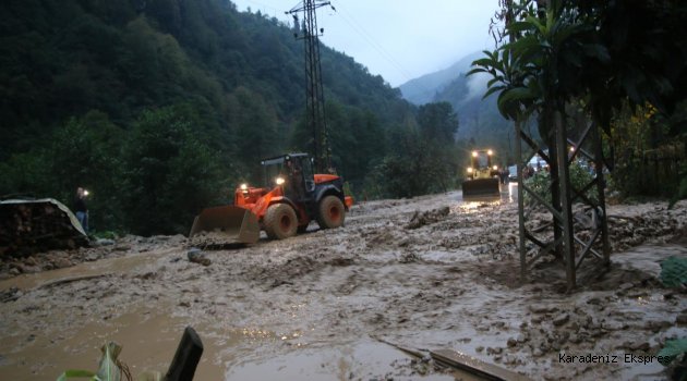 Rize'de yaylada kaybolan turistleri JAK ekibi buldu