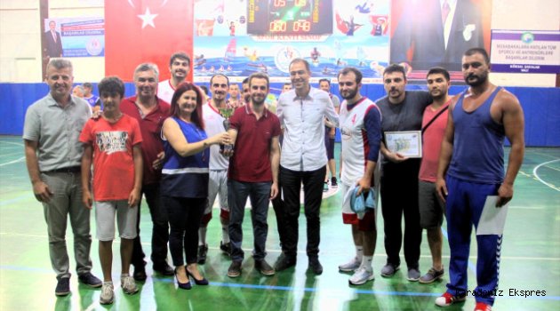 Sinop'taki kurumlar basketbolda yarıştı