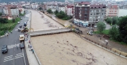 8 adet köprümüzde tahribat oluştu, bunların bir tanesi sahil yolunda olmak üzere 7 adedi göçtü, hizmet veremiyor