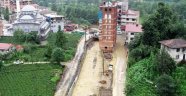 Rize'deki 7 katlı binanın yıkımına devam ediliyor