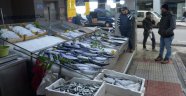Karadeniz'de kötü hava koşulları nedeniyle balıkçılar denize açılamadı