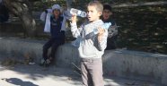 KALBİ ÖLMEMİŞ BİR ADAMIN KÜÇÜK BİR ÇOCUKTAN ALDIĞI DERS ...