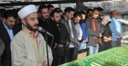 Kalp krizi sonucu ölen futbolcu son yolculuğuna uğurlandı