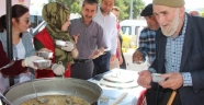 Taşova'da aşure dağıtımı