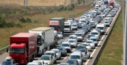 Tatilciler Anadolu Otoyolu'nda 30 kilometrelik araç kuyruğu oluşturdu