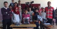 Türk Kızılayından öğrencilere giyecek yardımı